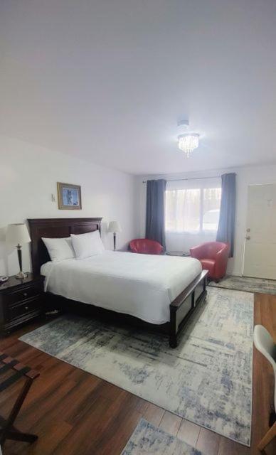 White Fang Motel Wawa Ngoại thất bức ảnh